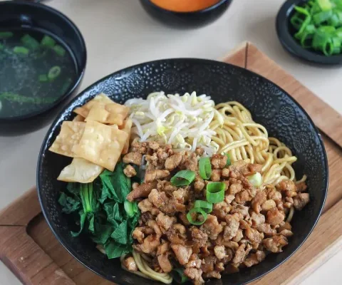 Resep Mie Ayam Bangka Dengan Kuah Kaldu Yang Gurih