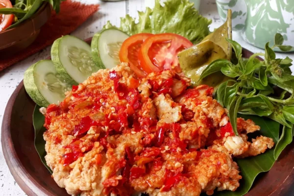 Ayam Geprek Jogja yang Renyah Gurih Plus Sambal Rawit Merah