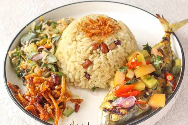 Nasi Lapola Khas Maluku Yang Gurih Dengan Kacang Tolo