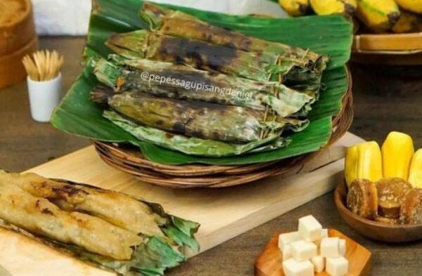 Cemilan Khas Bogor Pepes Sagu Pisang