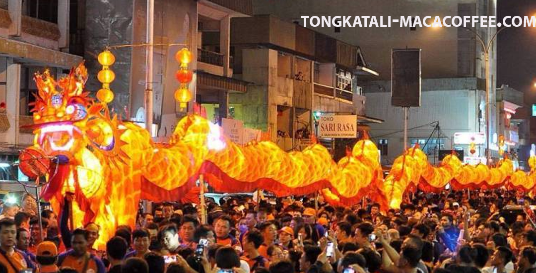 Cap Go Meh Di meriahkan Atraksi Naga Di Pontianak